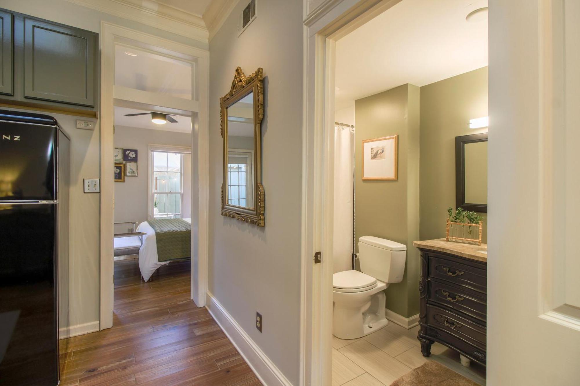 Private Patio Retreat In Charming Downtown Appartement Savannah Buitenkant foto