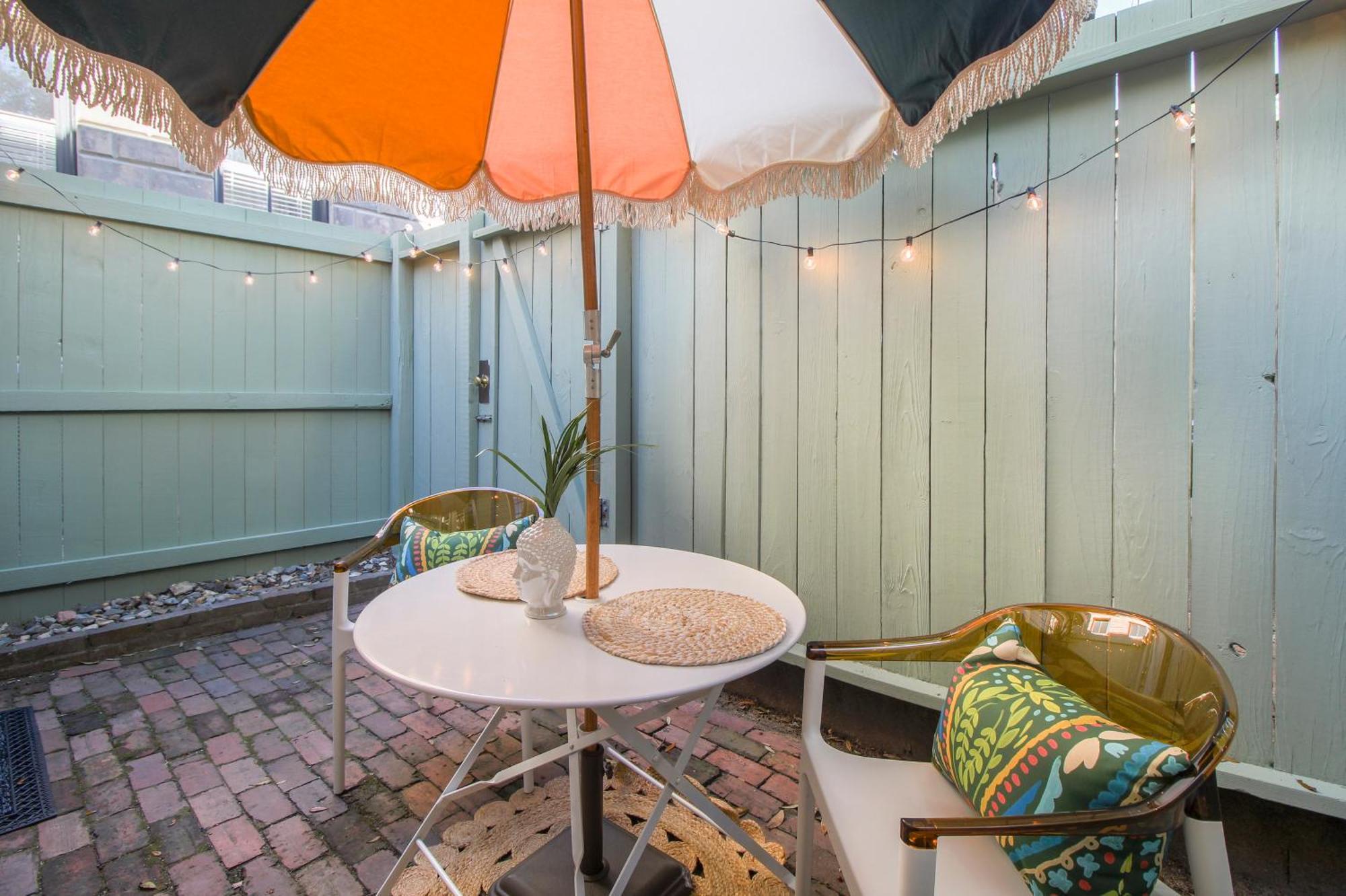 Private Patio Retreat In Charming Downtown Appartement Savannah Buitenkant foto