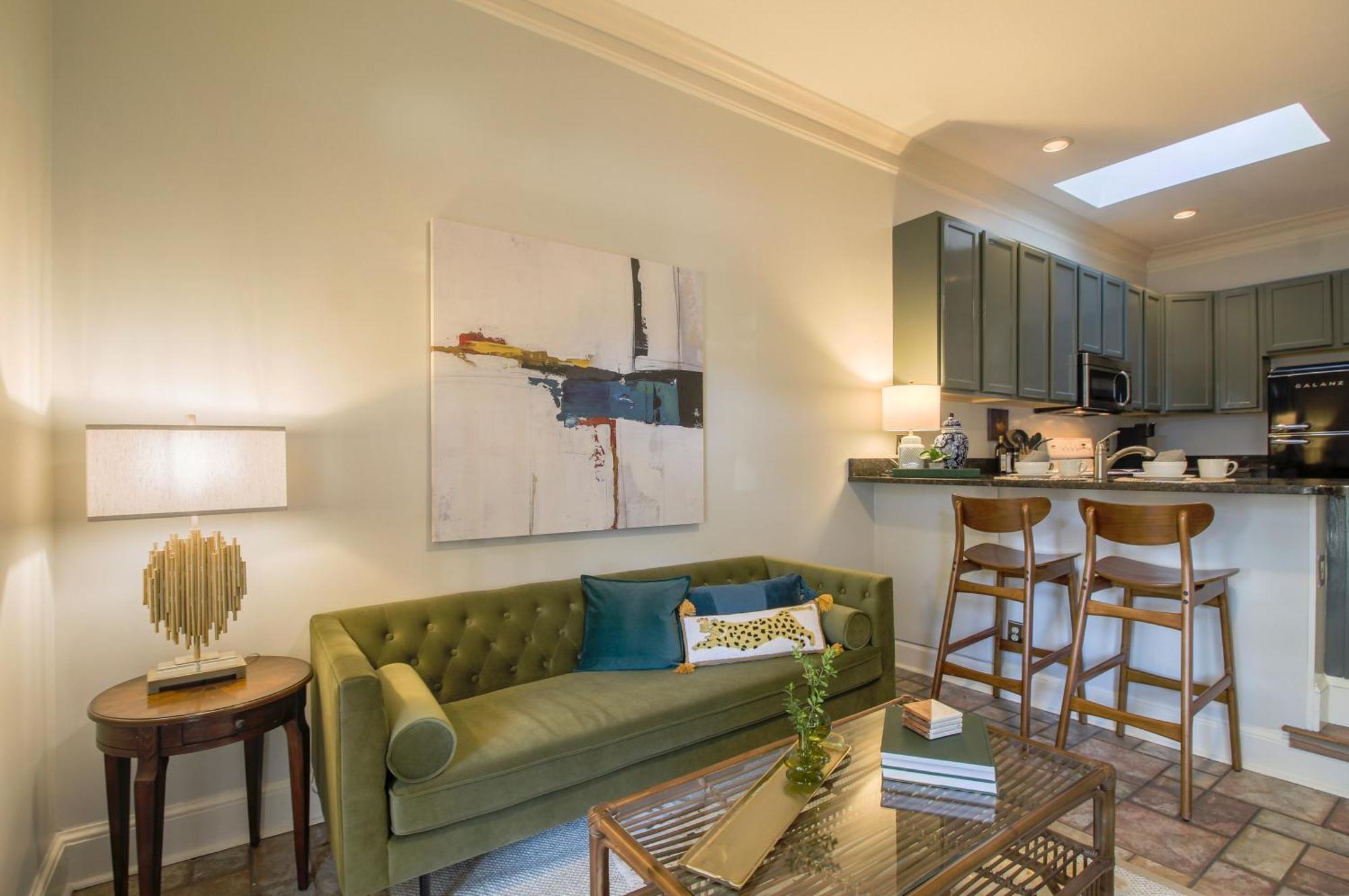 Private Patio Retreat In Charming Downtown Appartement Savannah Buitenkant foto