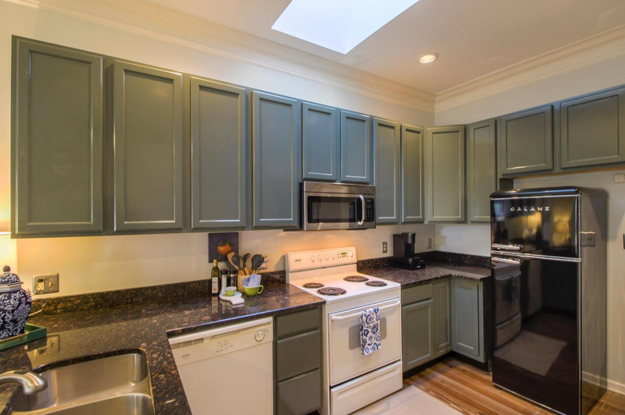 Private Patio Retreat In Charming Downtown Appartement Savannah Buitenkant foto