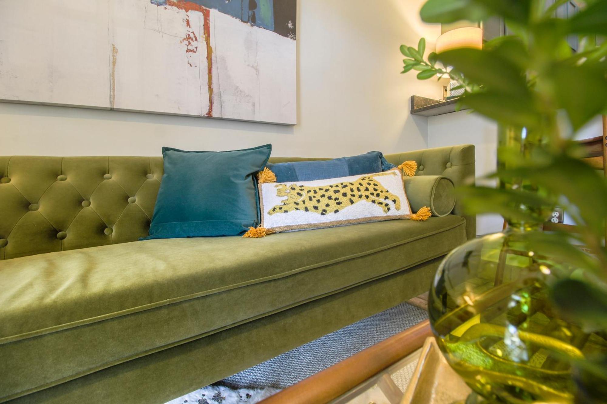 Private Patio Retreat In Charming Downtown Appartement Savannah Buitenkant foto