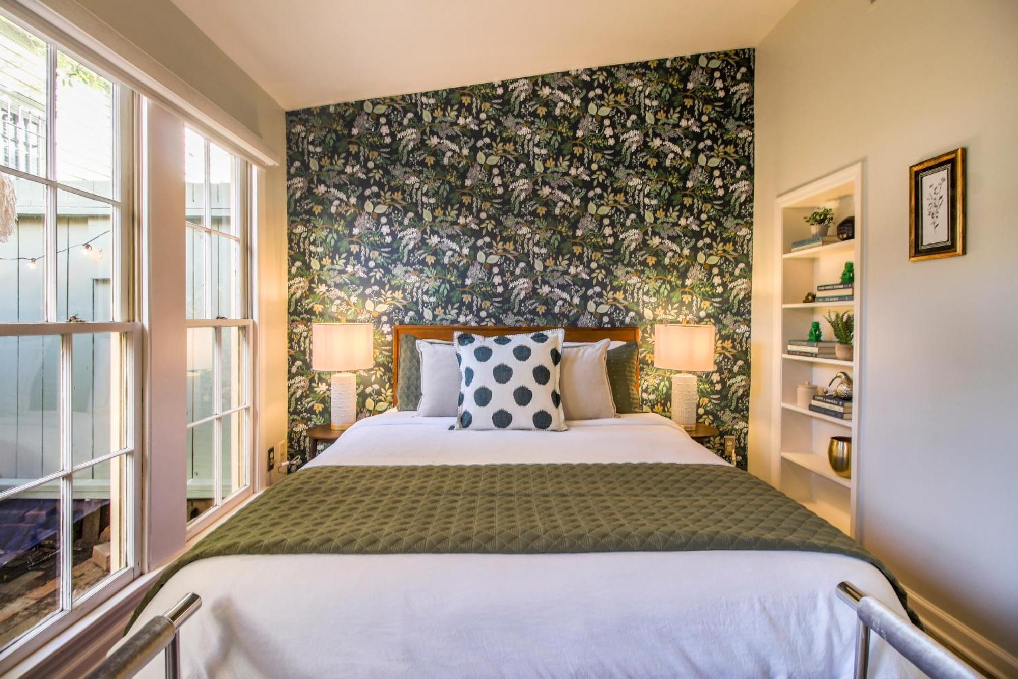 Private Patio Retreat In Charming Downtown Appartement Savannah Buitenkant foto